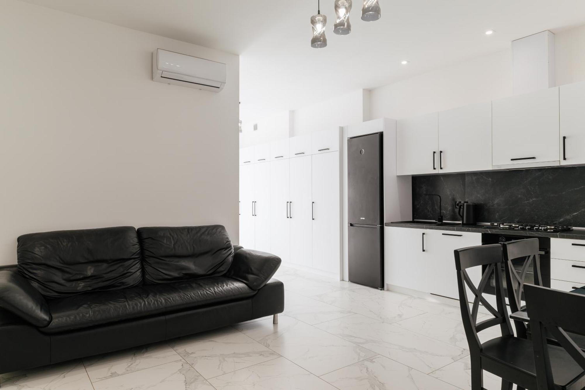 Luxury Apartments-Belochka Oezjhorod Buitenkant foto