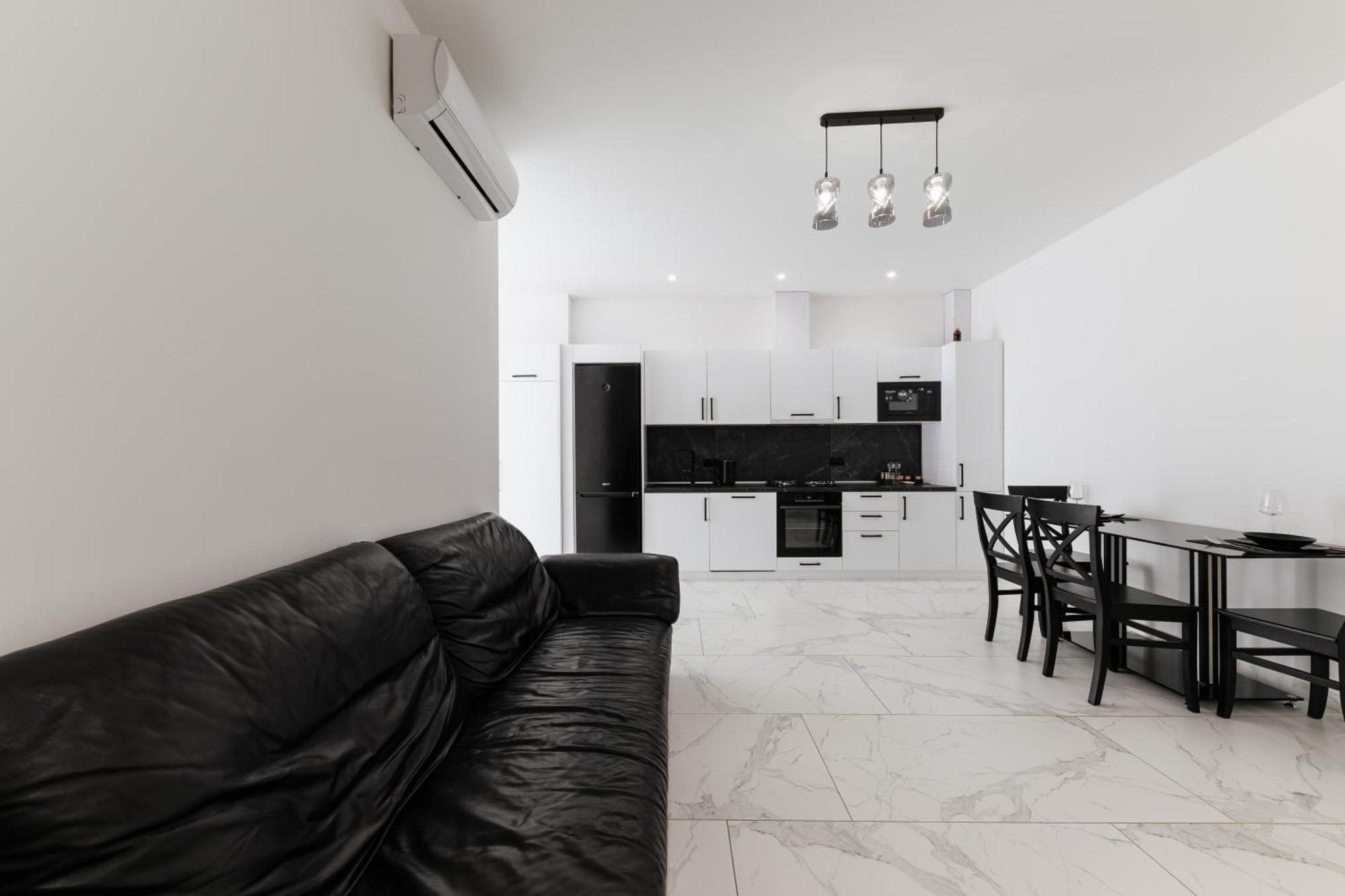 Luxury Apartments-Belochka Oezjhorod Buitenkant foto
